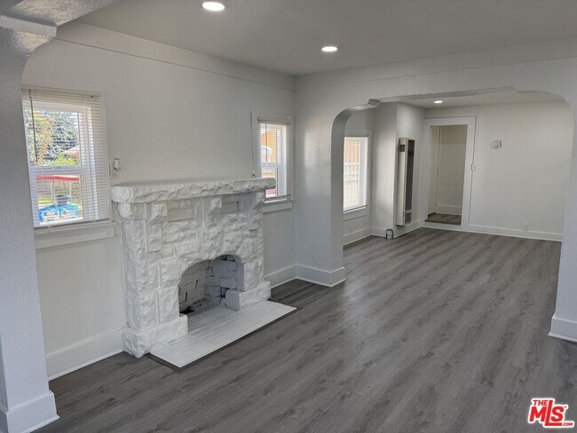 Building Photo - 1458 W 36th St