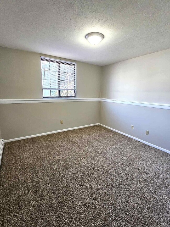 Building Photo - 3938 Kenowa Ave