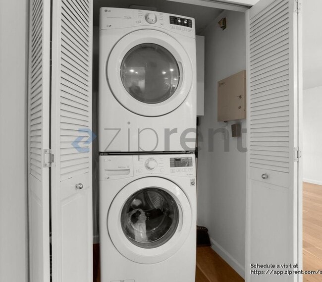 Building Photo - 402 4th Ave.