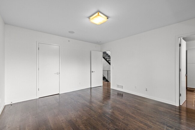 Building Photo - 203 S Marion St Pkwy