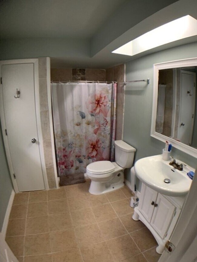 Building Photo - 1342 Torreya Cir