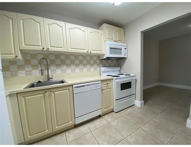 Building Photo - 10431 N Kendall Dr