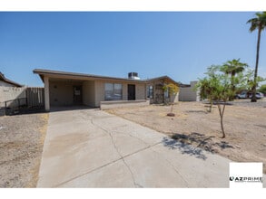 Building Photo - Live the Arizona Dream in This Beautifully...