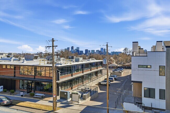 Building Photo - $5,740.95, $300 off the first month's rent, 4 Beds - 5 Bath, Townhouse in Denver with Office!