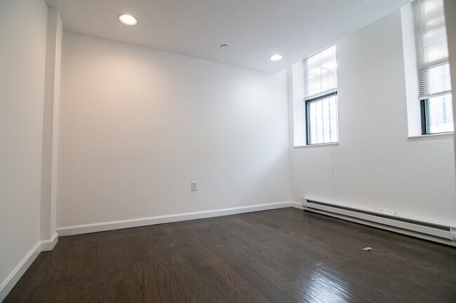 Building Photo - Modern Studio Apartment in Fenway