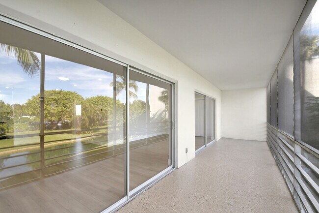 Building Photo - 300 Waterway Dr S
