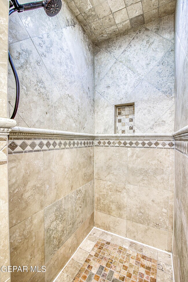 Building Photo - 1701 Elm St