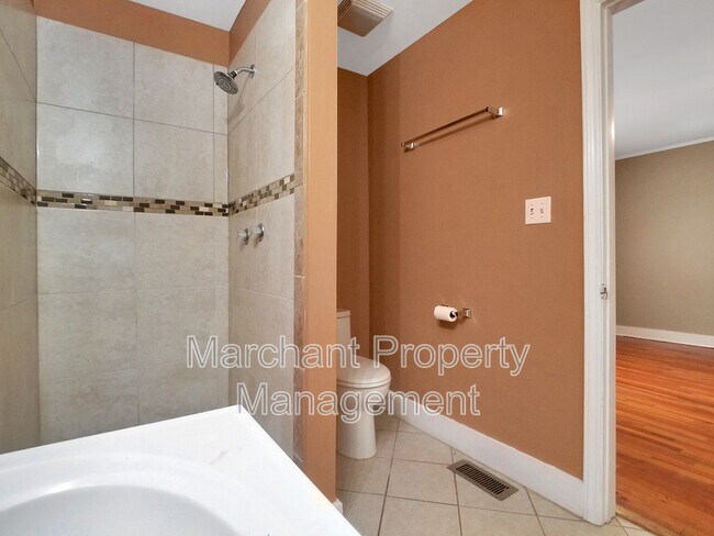 Building Photo - 522 Perry Ave