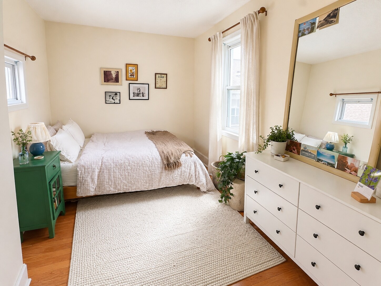 Building Photo - 136 W 7th St