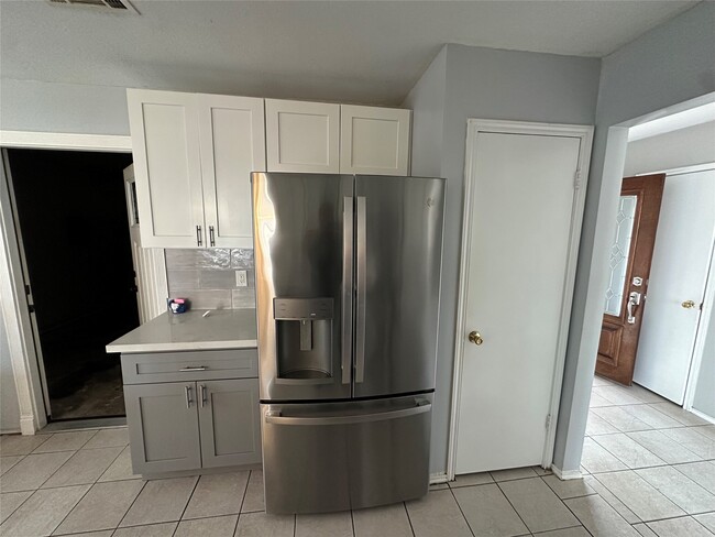 Building Photo - 6814 Cheshire Park Rd