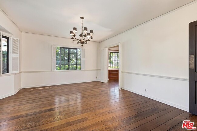 Building Photo - 201 Tavistock Ave