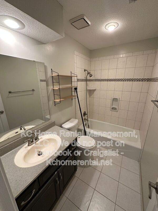 Building Photo - 8022 Hall St