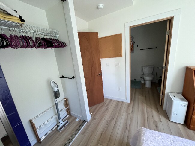 Building Photo - 632 S Rochester St