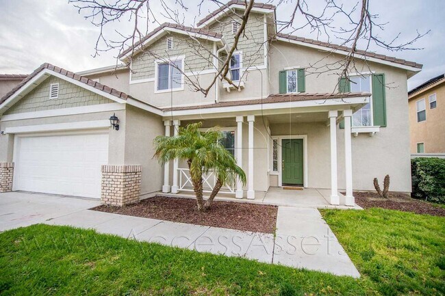 Building Photo - Stunning 4 Bed/2.5 Bath Home In Corona With Great Curb Appeal!