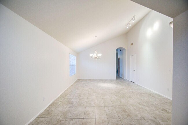 Building Photo - 3216 E Muirwood Dr