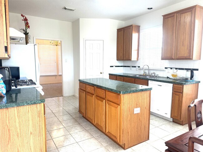 Building Photo - 6611 Sunrise Valley Ln