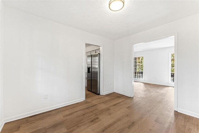 Building Photo - 444 Wellington Way