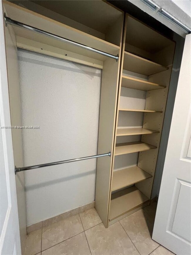 Building Photo - 7125 Bay Dr