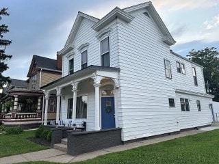 Building Photo - 1207 E Spring St