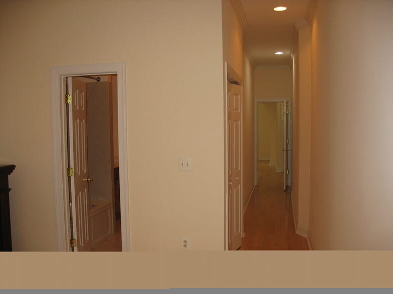Building Photo - 2120 Mt Royal Terrace