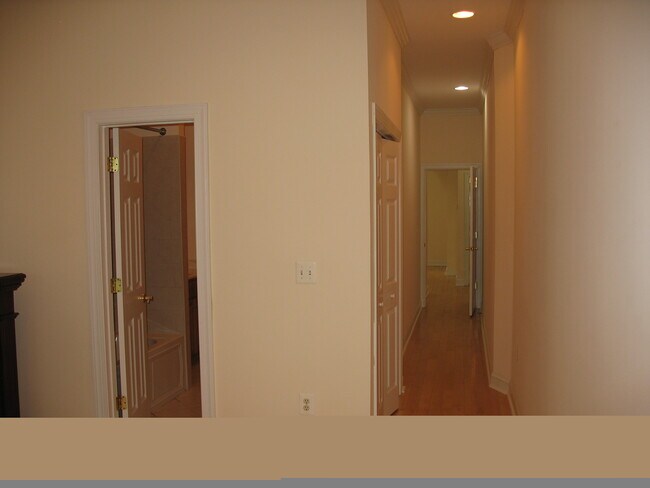 Building Photo - 2120 Mt Royal Terrace