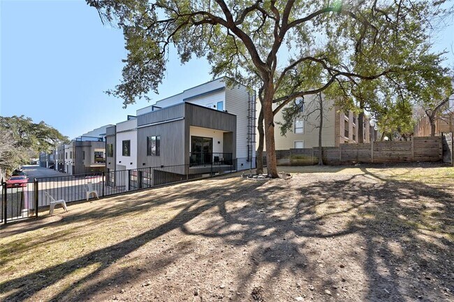 Building Photo - 2804 S 1st St