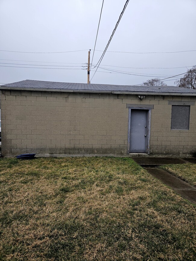 Building Photo - 1944 Shelby St