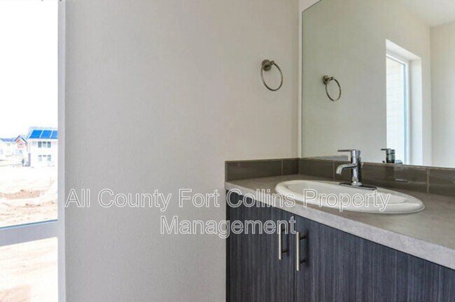 Building Photo - 225 Green Leaf Street