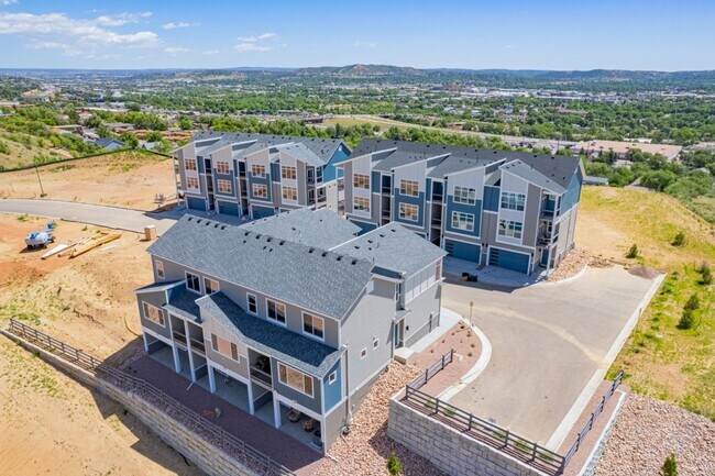 Building Photo - Luxury 4 Bed Townhouse with Amazing City and Mt Views on Westside
