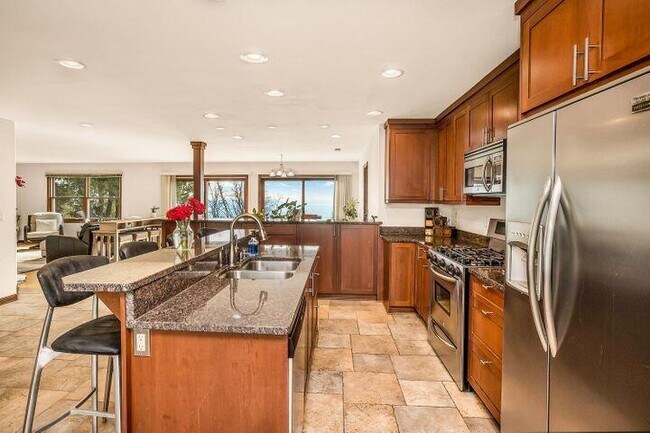 Building Photo - 12650 N Lake Shore Dr