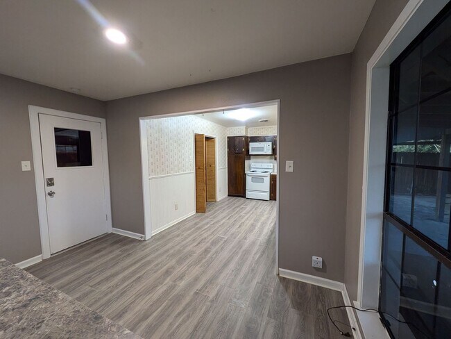 Building Photo - 6350 Arrowhead Dr