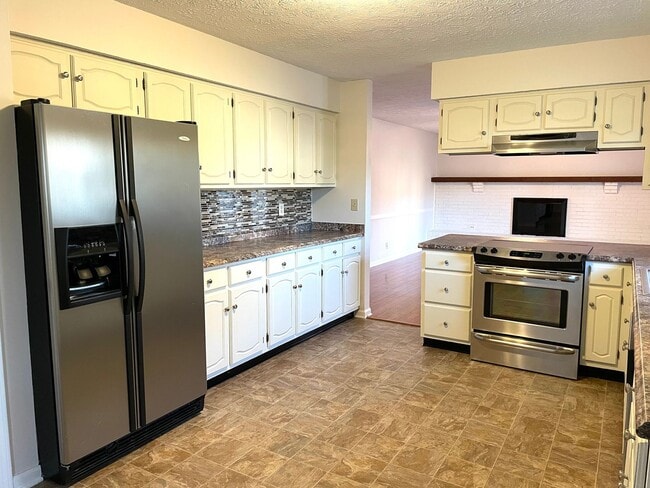 Building Photo - 3 Bedroom Home in Fishers with Bonus Room!