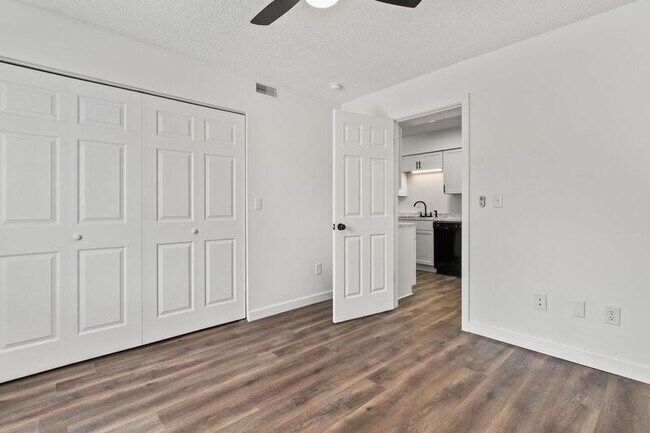 Building Photo - 3140 W Greenwood St