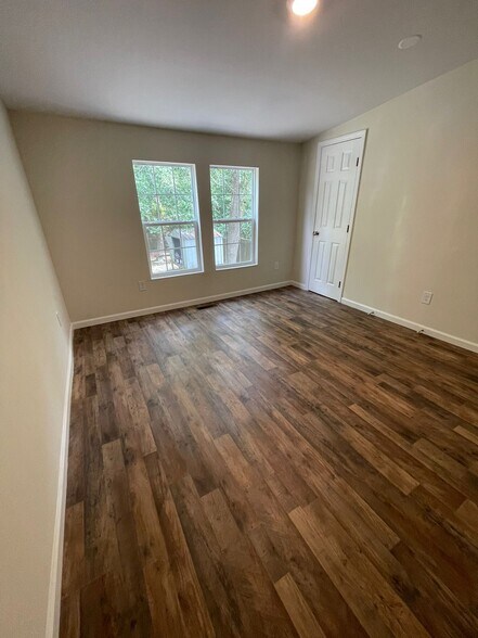 Building Photo - 1745 Bridgewater Dr