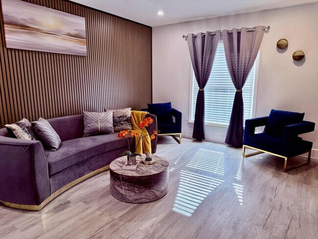 Building Photo - 446 Marquette Dr