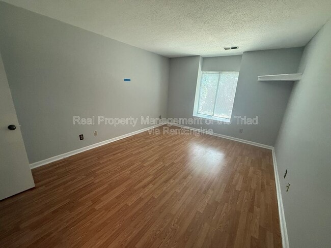 Building Photo - 2937 Oaktop Cir