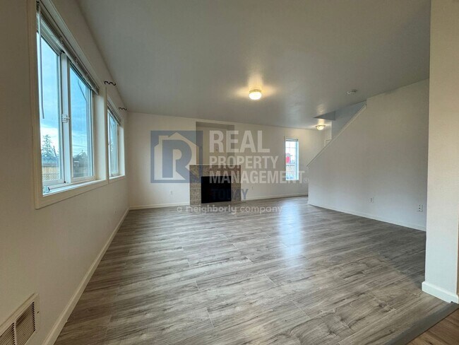 Building Photo - Spacious 3-Bedroom Townhome with Garage in Spanaway! MOVE IN SPECIAL! $250.00 OFF 2 MONTH's RENT!