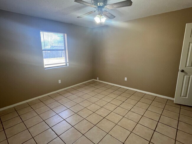 Building Photo - 307 Harris Cir