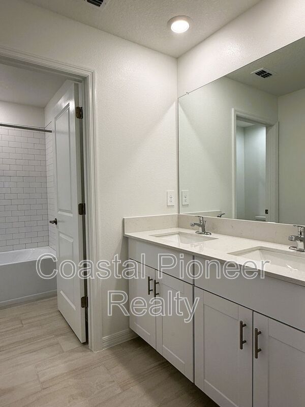 Building Photo - 17614 Pleasantview Blvd