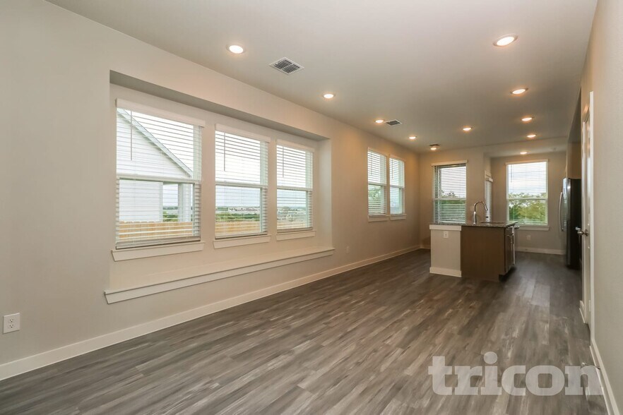 Building Photo - 1725 Mexican Heather Dr