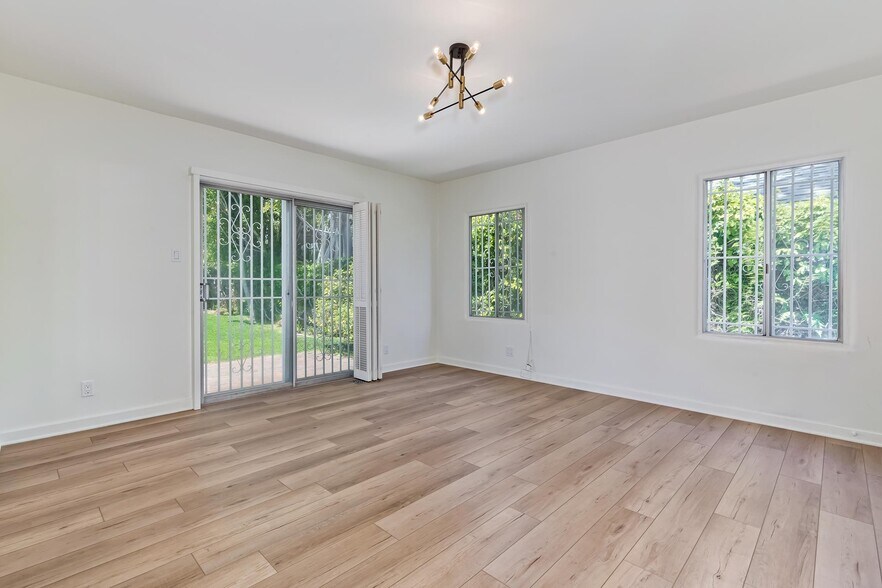 Primarly bedroom - 119 N Almont Dr