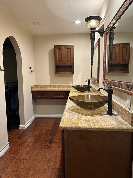 Building Photo - 11 Deerwood E