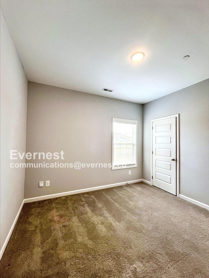 Building Photo - 1305 Ventura Ln