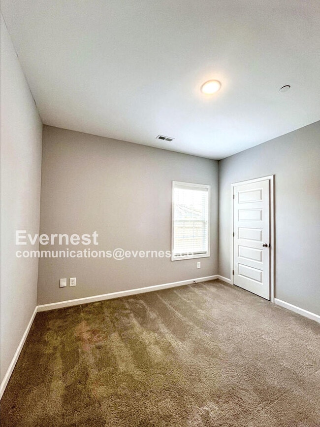 Building Photo - 1305 Ventura Ln