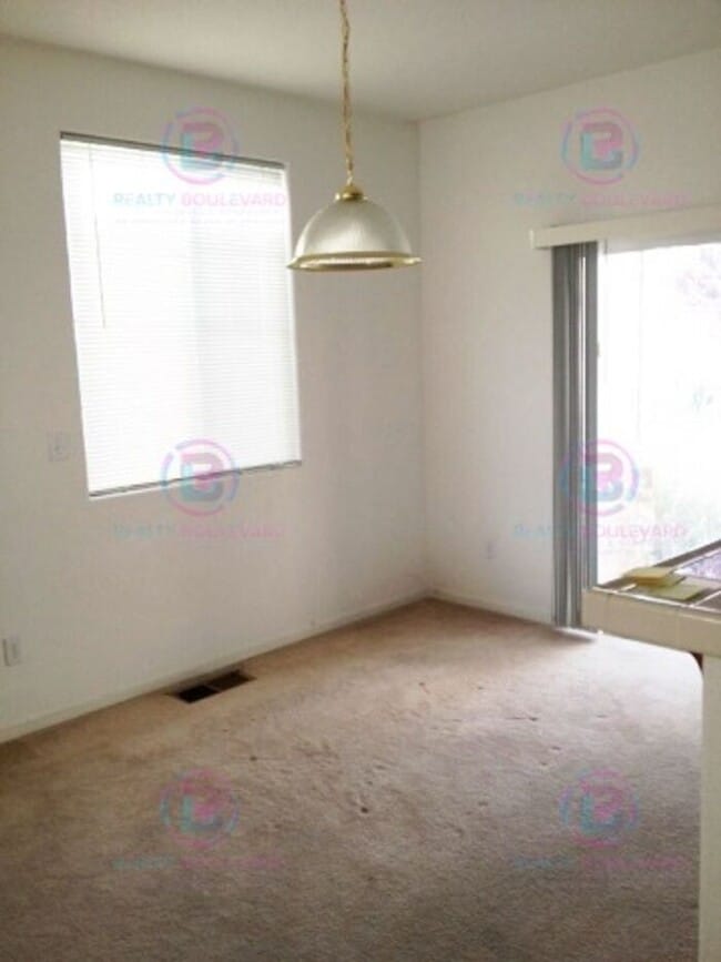 Building Photo - 1/2 Mo free!! Stunning 2-Story Home with S...