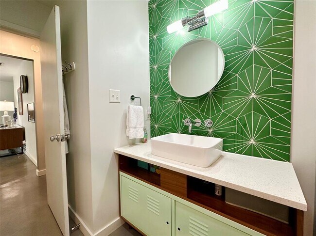 Building Photo - 2707 Ashdale Dr