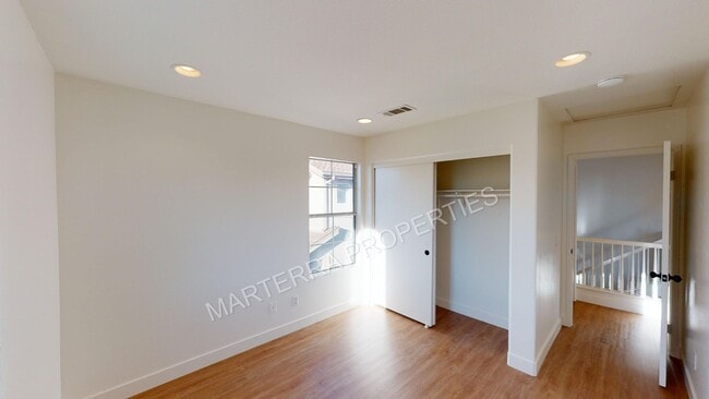 Building Photo - Beautiful 3 Bedroom Home