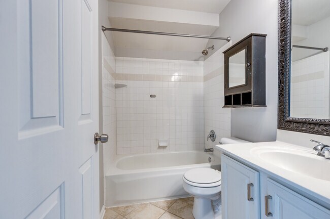 Building Photo - 605 Founders Pointe Blvd