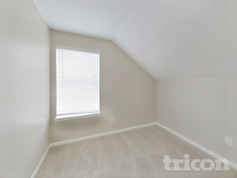 Building Photo - 3210 Kelling St