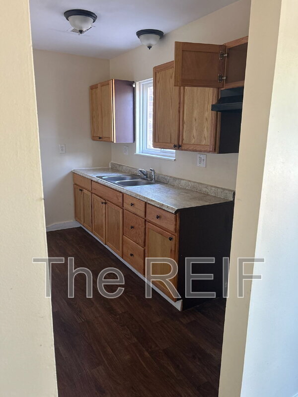 Building Photo - 2047 N Averill Ave